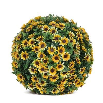 Boutique Décorée Avec Boule De Gazon Artificiel Buis