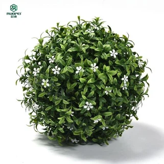 Grand ballon d'herbe artificielle